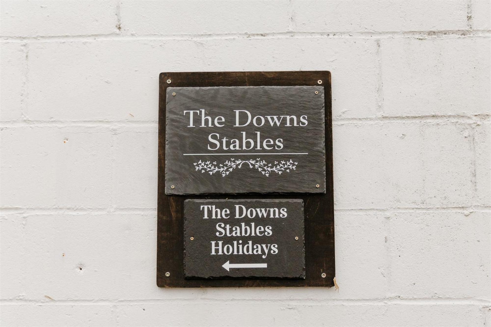 Campismo de Luxo The Downs Stables Glamping Pod Theos Charm