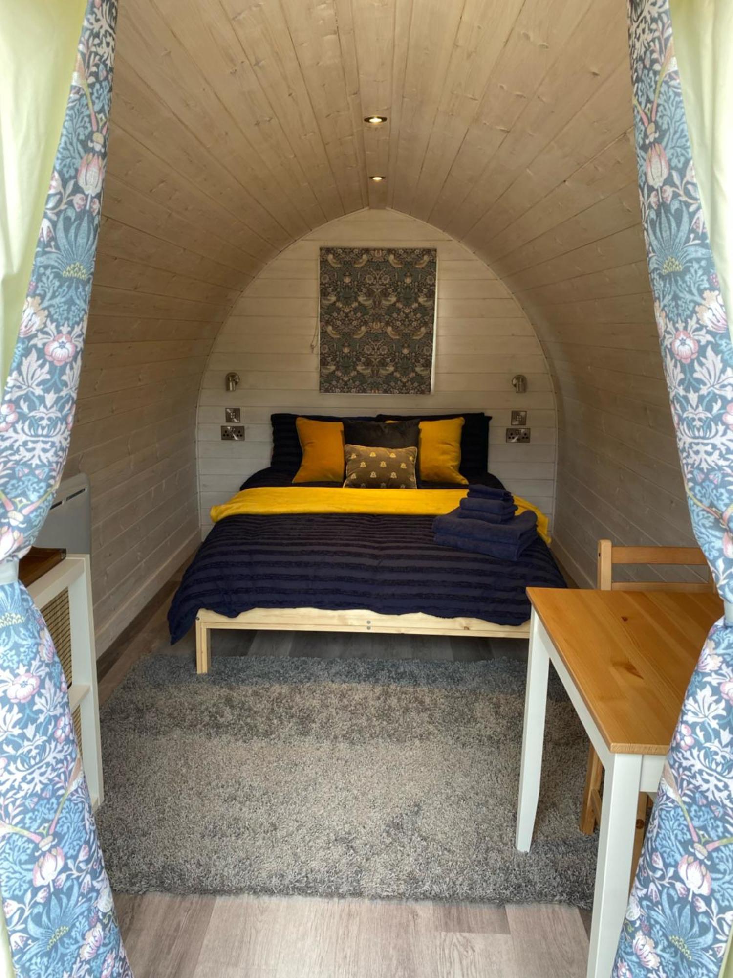The Downs Stables Glamping Pod Theos Charm Campismo de Luxo