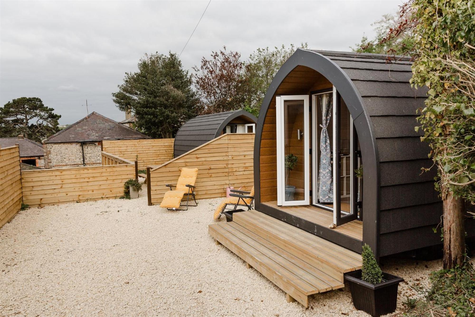 The Downs Stables Glamping Pod Theos Charm Campismo de Luxo