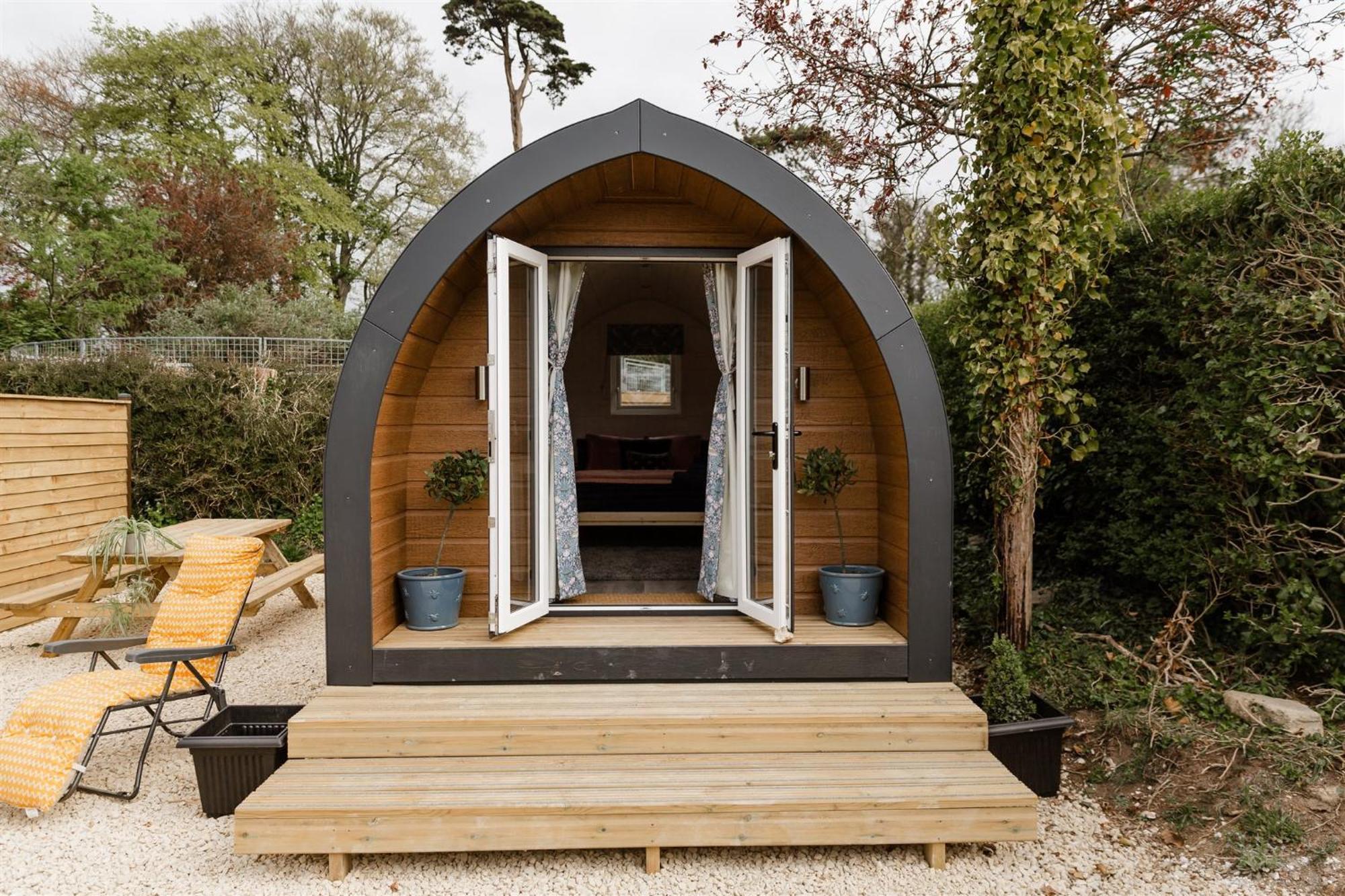 Campismo de Luxo The Downs Stables Glamping Pod Theos Charm
